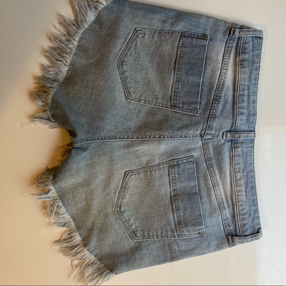 Altar State Women Size 7 (27) Light Blue Denim Jean Short Pants - Picture 5 of 6